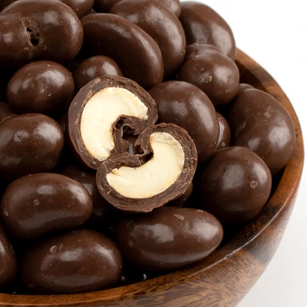 Кешью в молочной шоколадной глазури